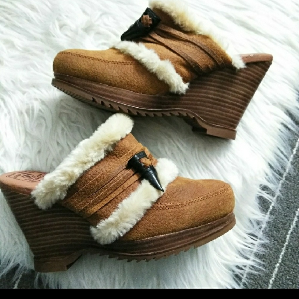 NWOT Lucky Brand faux fur mules wedges.